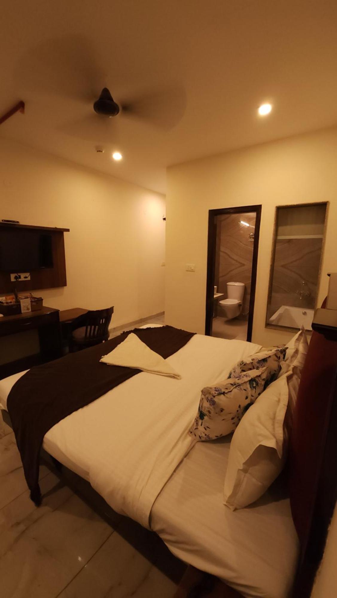 Hotel Multitech Premium Chandigarh Exterior photo