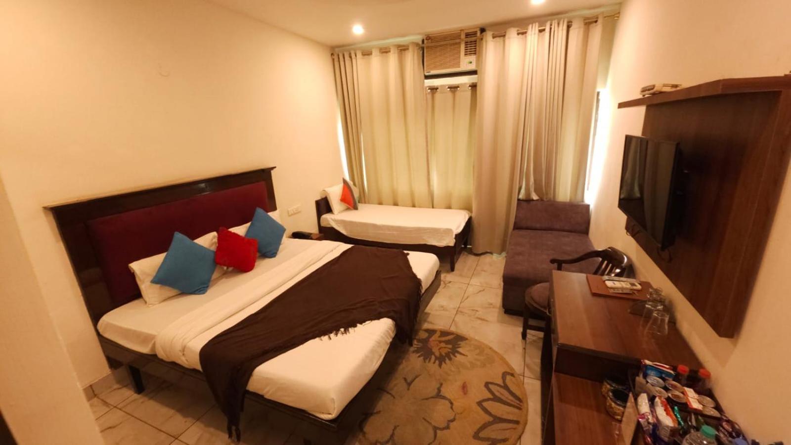 Hotel Multitech Premium Chandigarh Exterior photo